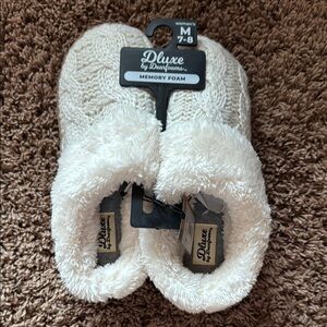 Dearfoams Women's Slippers in Cream